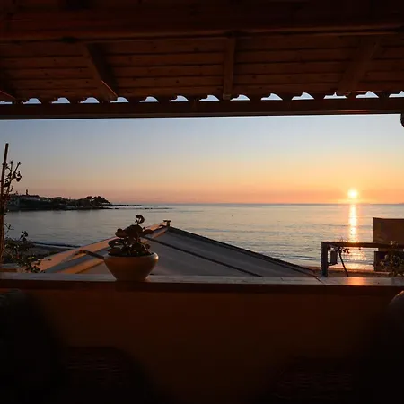 Holiday home Jasmine Stoupa,beachfront *