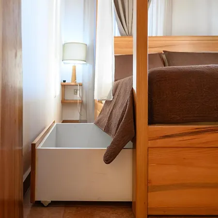 Jasmine Στούπα