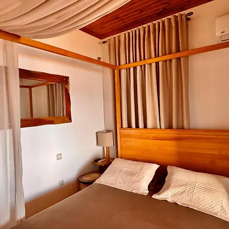 Jasmine Stoupa,beachfront Holiday home