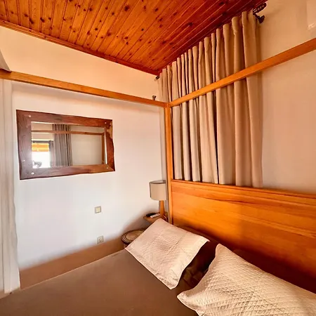 Jasmine Stoupa,beachfront Holiday home *