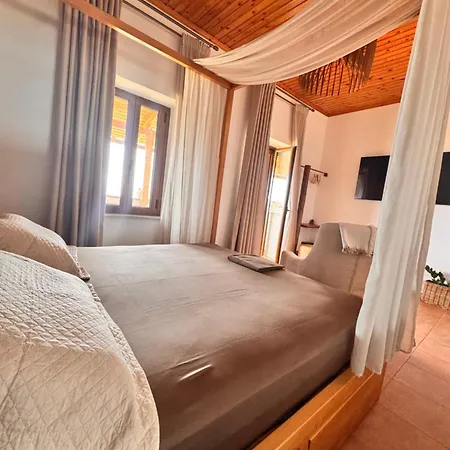 Jasmine Stoupa,beachfront Holiday home *